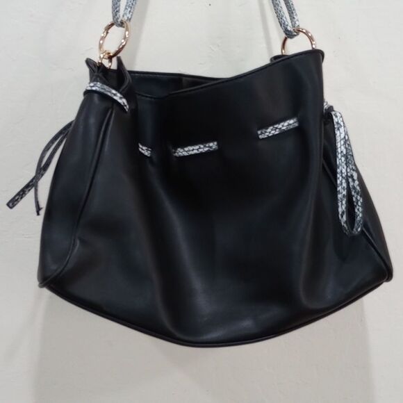 Badgley Mischka Vegan Black with Snake Trim Purse - No Cross Body Strap - Picture 5 of 16